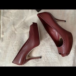 Like New Authentic Gucci Peep toe platform heels.